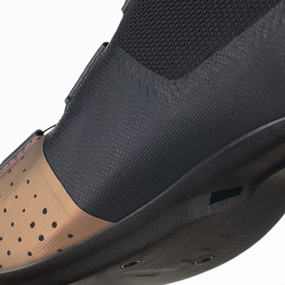 

Велотуфли Fizik Tempo Overcurve R4 Iridescent (зеленый 39)
