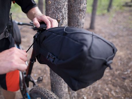 Фото Туристическая подседельная сумка TOPEAK BackLoader 10.0 L TBP-BL2B. Купить Туристическая подседельная сумка TOPEAK BackLoader 10.0 L TBP-BL2B  в Санкт-Петербурге, доставка по России