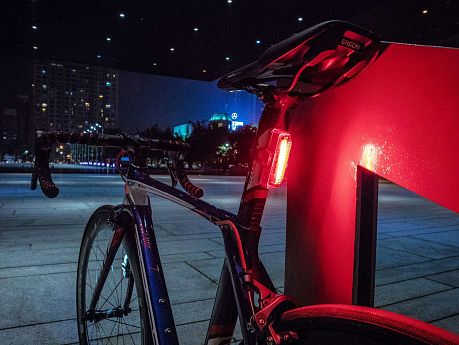 Фото Фонарь задний габаритный Topeak RedLite Aero USB 1W TMS083. Купить Фонарь задний габаритный Topeak RedLite Aero USB 1W TMS083  в Санкт-Петербурге, доставка по России