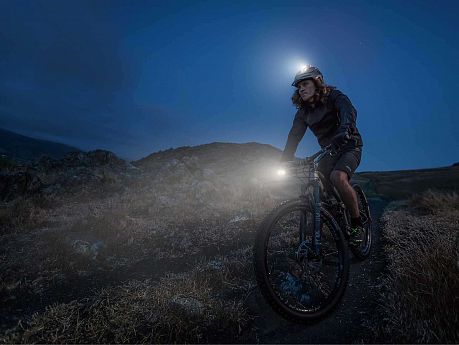 Фото Фара передняя Topeak Cubicubi 1200. Купить Фара передняя Topeak Cubicubi 1200  в Санкт-Петербурге, доставка по России