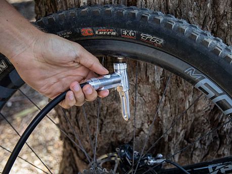 Фото Насос напольный Topeak Joeblow Twin Turbo TJB-TT1. Купить Насос напольный Topeak Joeblow Twin Turbo TJB-TT1  в Санкт-Петербурге, доставка по России